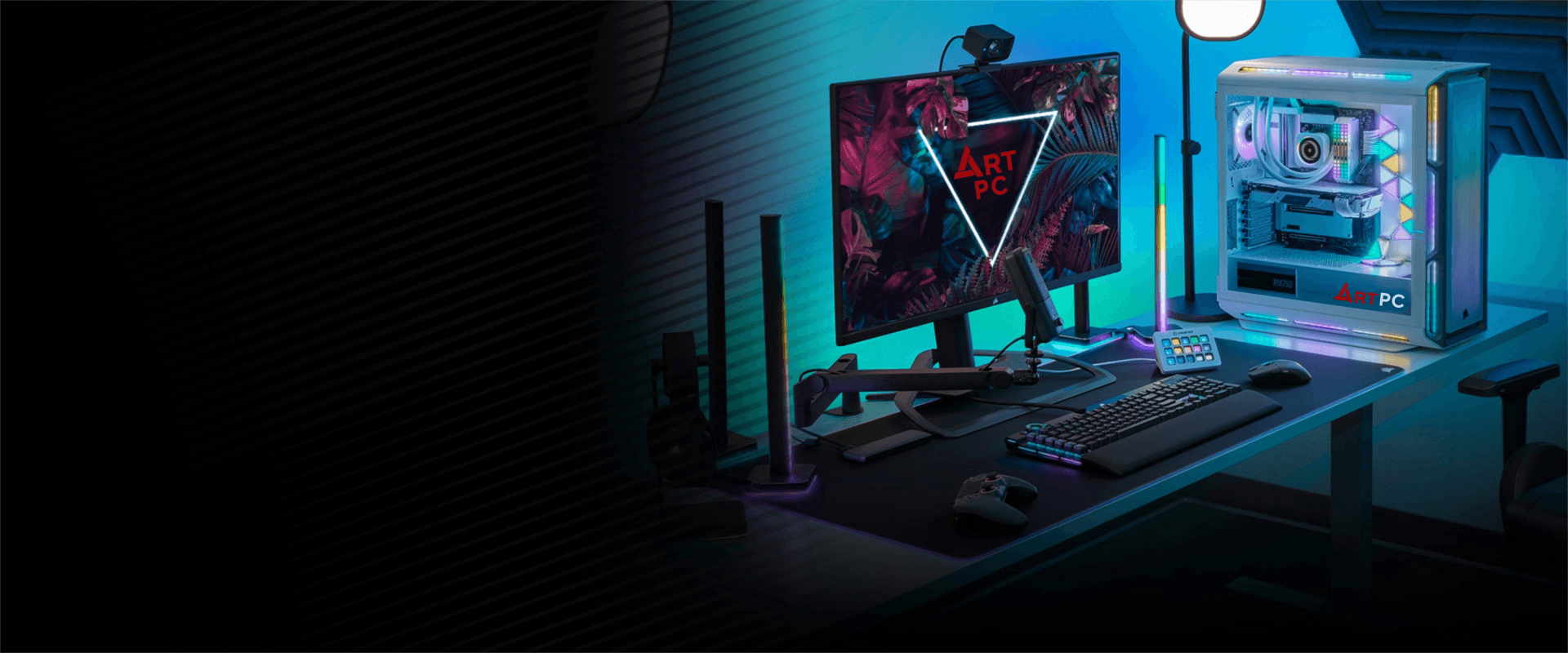 Мощный игровой ПК с яркой синей и красной RGB подсветкой в корпусе с прозрачной боковой панелью.